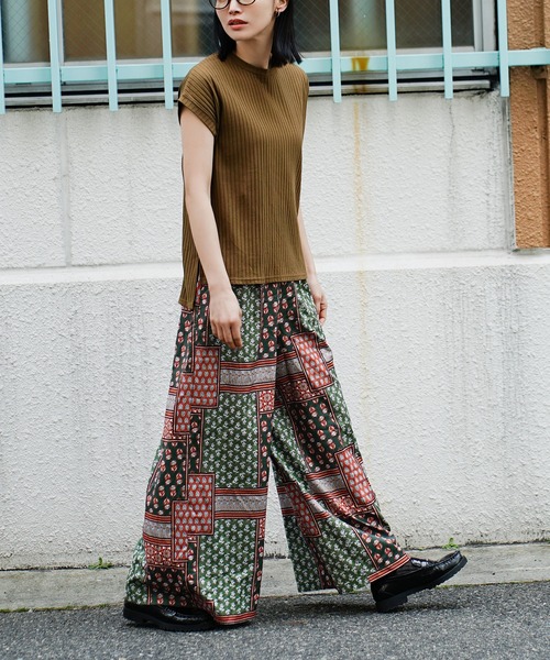 zootie(ズーティー)の「パッチワークスカーフ柄プリント リラックスパンツ(その他パンツ・レディース・グリーン・フリー)」の9枚目の写真