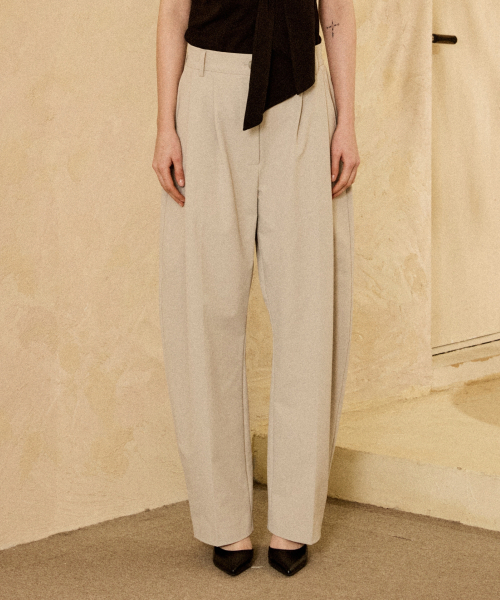 PADO SEOUL(パドソウル)の「ストレッチナイロンバレルパンツベージュ(スラックス・レディース・ベージュ・MEDIUM/SMALL)」の1枚目の写真