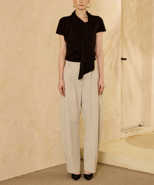 PADO SEOUL(パドソウル)の「ストレッチナイロンバレルパンツベージュ(スラックス・レディース・ベージュ・MEDIUM/SMALL)」の2枚目の写真