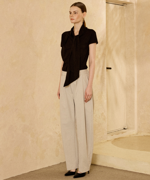 PADO SEOUL(パドソウル)の「ストレッチナイロンバレルパンツベージュ(スラックス・レディース・ベージュ・MEDIUM/SMALL)」の3枚目の写真