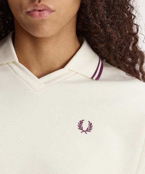 FRED PERRY(フレッドペリー)の「Tipped Open Collar Sweatshirt/ティップドオープンカラースウェット(スウェット・レディース・ベージュ/ネイビー・10)」の9枚目の写真