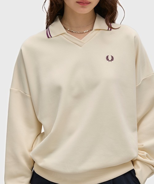 FRED PERRY(フレッドペリー)の「Tipped Open Collar Sweatshirt/ティップドオープンカラースウェット(スウェット・レディース・ベージュ/ネイビー・10)」の4枚目の写真