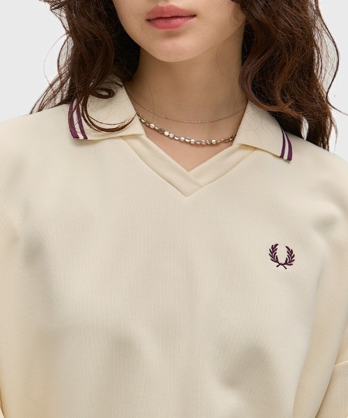 FRED PERRY(フレッドペリー)の「Tipped Open Collar Sweatshirt/ティップドオープンカラースウェット(スウェット・レディース・ベージュ/ネイビー・10)」の5枚目の写真