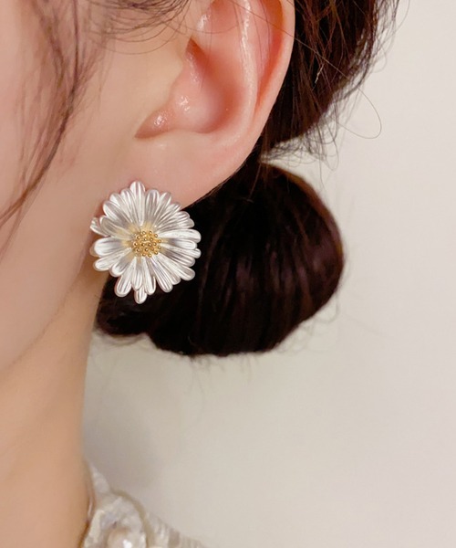 blackdia ocean(ブラックダイヤオーシャン)の「blackdia ocean フラワーブーケ ピアス(ピアス(両耳用)・レディース・シルバー×ゴールド・FREE)」の5枚目の写真