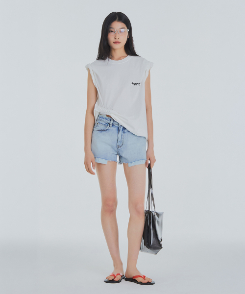 FRANTICSERVICE（フランティックサービス）の「ディストロイドデニムショーツ - ライトブルー（その他パンツ・レディース・ブルー・LARGE/MEDIUM/SMALL）」の4枚目の写真