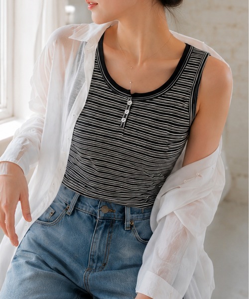 Chiina(チーナ)の「【Chiina】ヘンリーネック コンパクトボーダータンクトップ(タンクトップ・レディース・ネイビー/イエロー/ホワイト・FREE)」の3枚目の写真