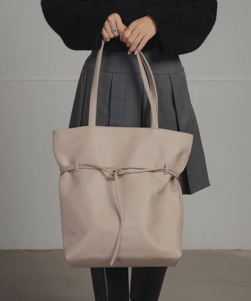 ALTROSE(アルトローズ)の「【A4・500mlペットボトル対応】トート ベルト付き(トートバッグ・レディース・グレイッシュベージュ/ブラック/ブラウン・FREE)」の3枚目の写真