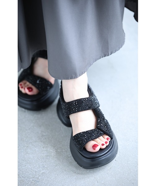 cawaii(カワイイ)の「「宝石」煌めくビジューの厚底サンダル(サンダル・レディース・ブラック/シルバー・24.5cm/22.5cm/25.0cm/23.0cm/24.0cm/23.5cm)」の10枚目の写真