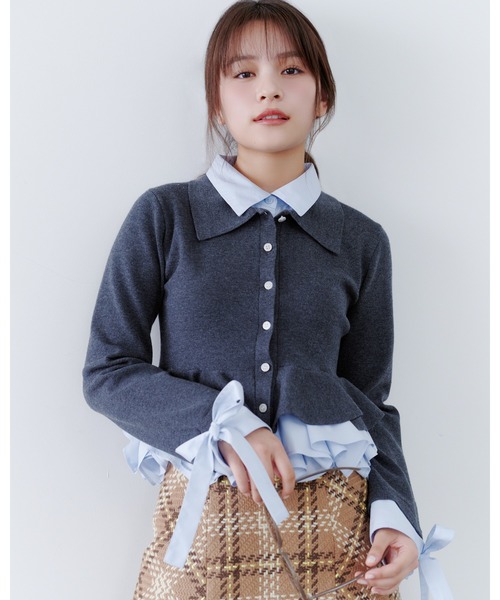 SNIDEL(スナイデル)の「【多色展開】ボリュームフリルペプラムカーディガン(カーディガン/ボレロ・レディース・グレー/レッド/ブラウン/ネイビー/ブラック・F)」の22枚目の写真