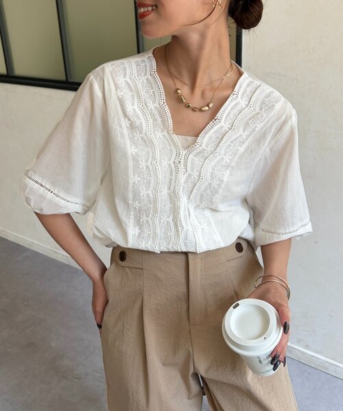 Chez toi（シェトワ）の「フロント刺繍レース5分袖ブラウス（シャツ/ブラウス・レディース・ホワイト/チャコールグレー・FREE）」の5枚目の写真