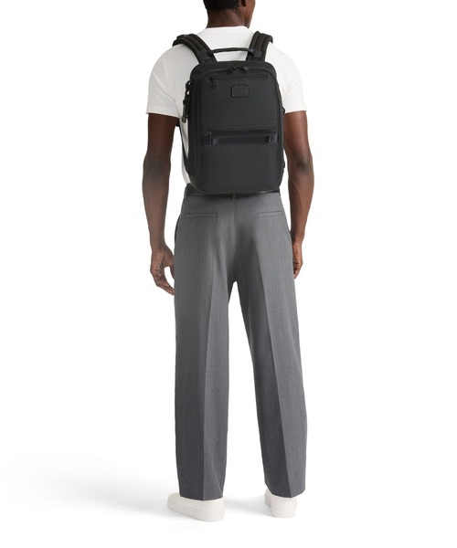 TUMI（トゥミ）の「ALPHA BRAVO 「ダイナミック」バックパック（A4/PC15インチまで対応）（バックパック/リュック・メンズ・ブラウン系その他・FREE）」の2枚目の写真