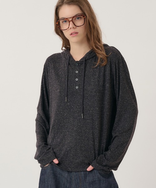 Perushu(ペルーシュ)の「HENLEY RAGLAN NEP HOODED LONG SLEEVE TSHIRT/ヘンリーラグランネップフードロンT(Tシャツ/カットソー・メンズ・パープル/チャコールグレー/オリーブ・LARGE/MEDIUM)」の2枚目の写真