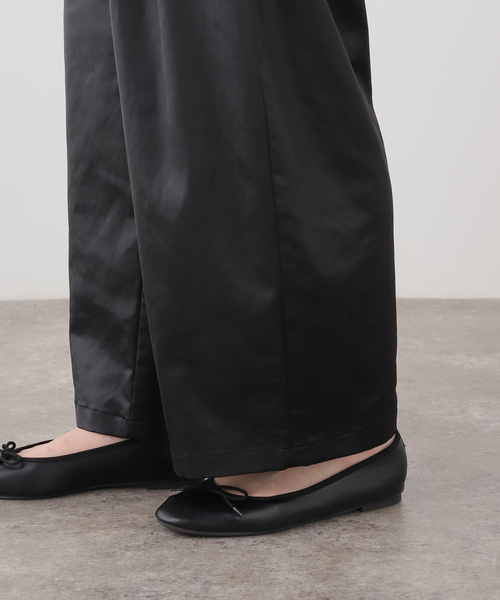IENA（イエナ）の「サテンフロントインタックパンツ（その他パンツ・レディース・ブラック/ブラウン・38/36/34）」の7枚目の写真