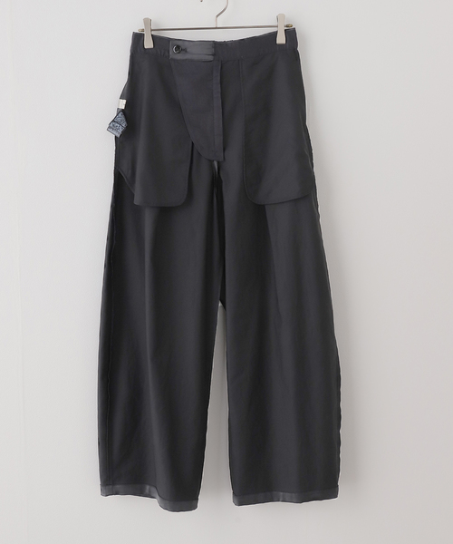 IENA（イエナ）の「サテンフロントインタックパンツ（その他パンツ・レディース・ブラック/ブラウン・38/36/34）」の9枚目の写真
