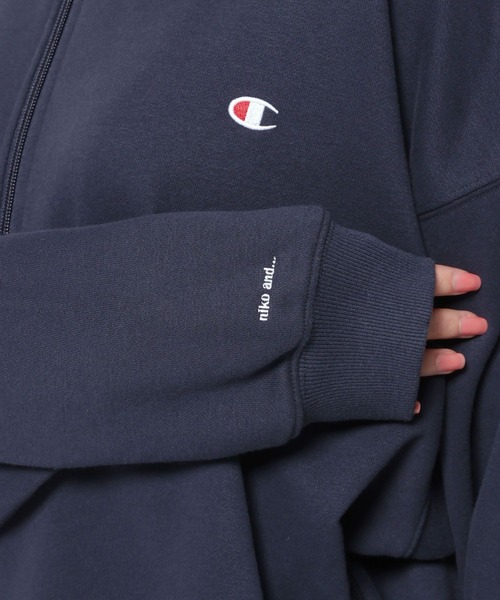 Champion(チャンピオン)の「【Champion(チャンピオン)】別注ハーフZIP裏毛プルオーバー(スウェット・レディース・レッド/ネイビー/ナチュラル・LARGE/MEDIUM)」の4枚目の写真