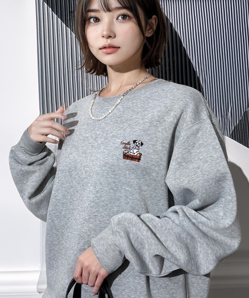 Chandelier（シャンデリア）の「ワンポイント刺繍 ふんわり裏起毛ゆったりスウェットトレーナー（スウェット・レディース・ホワイト系1/ブラック系1/グレー系/ホワイト系3/ブラック系3/グレー系2・M/L/LL）」の6枚目の写真