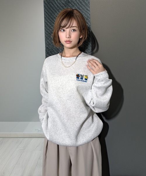 Chandelier（シャンデリア）の「ワンポイント刺繍 ふんわり裏起毛ゆったりスウェットトレーナー（スウェット・レディース・ホワイト系1/ブラック系1/グレー系/ホワイト系3/ブラック系3/グレー系2・M/L/LL）」の7枚目の写真