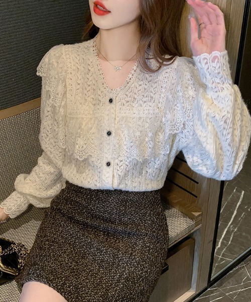 AMAJI(アマジ)の「レース Vネック インナートップス(その他トップス・レディース・ベージュ・SMALL/MEDIUM/LARGE/X-LARGE)」の3枚目の写真