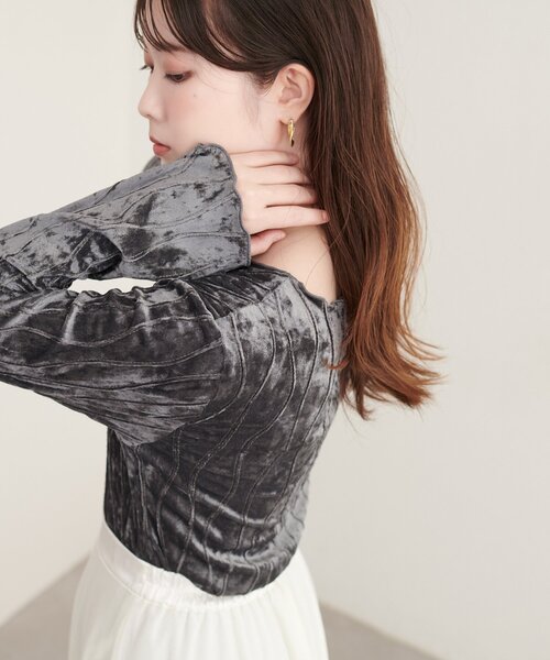 natural couture（ナチュラルクチュール）の「なみなみベロアプルオーバー（Tシャツ/カットソー・レディース・アイボリー/ブラック/チャコールグレー・FREE）」の3枚目の写真