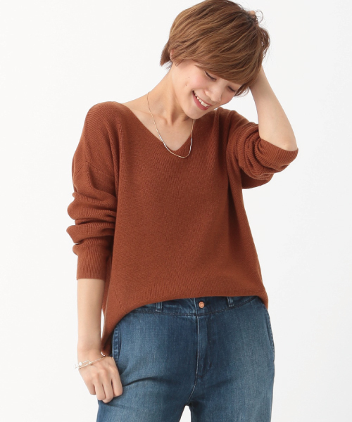 earth music&ecology(アースミュージックアンドエコロジー)の「【2016Autumn】ゆるVネックニットプルオーバー(ニット/セーター・レディース・ネイビー/ライトベージュ/カーキ/LT.Gray/ブラウン・FREE)」の2枚目の写真