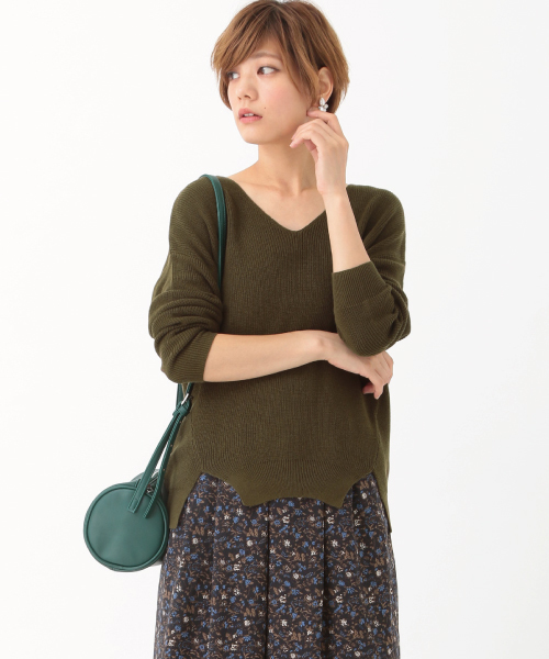 earth music&ecology(アースミュージックアンドエコロジー)の「【2016Autumn】ゆるVネックニットプルオーバー(ニット/セーター・レディース・ネイビー/ライトベージュ/カーキ/LT.Gray/ブラウン・FREE)」の4枚目の写真