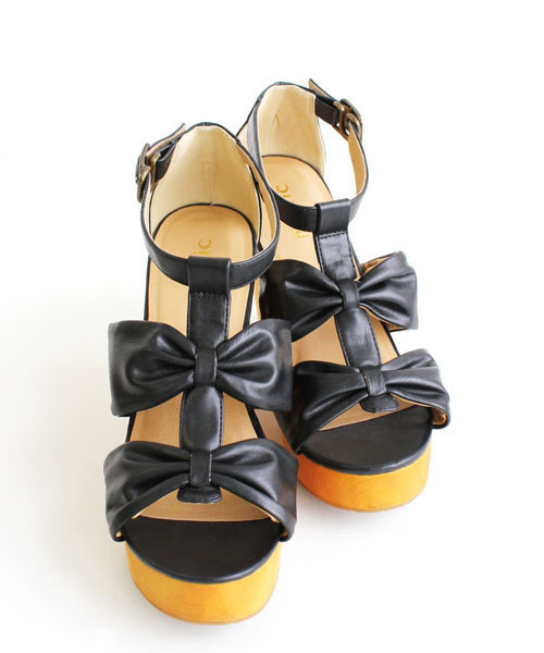 mystic（ミスティック）の「リボンTサンダル（サンダル・レディース・ブラック/グレー系その他/グリーン/ベージュ/キャメル・36/37/38）」の2枚目の写真