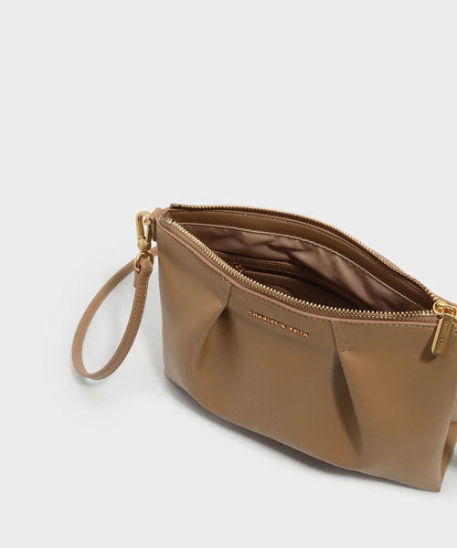 CHARLES & KEITH（チャールズ & キース）の「クラシカルスリングバッグ / CLASSICAL SLING BAG（メッセンジャーバッグ・レディース・ブラック/ベージュ・S）」の4枚目の写真