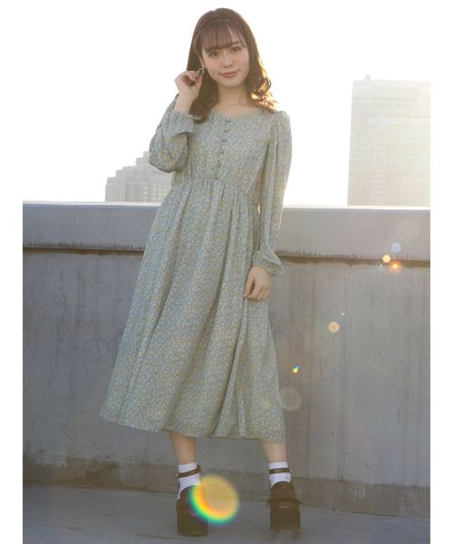 dazzlin(ダズリン)の「ミニローズクラシカルロングワンピース(ワンピース・レディース・ベージュ/グレー/オフホワイト・SMALL/MEDIUM)」の6枚目の写真