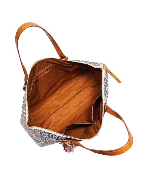 FOSSIL(フォッシル)の「RACHEL TOTE WITH ZIPPER ZB7446(トートバッグ・レディース・グレー×ホワイト/ブラック×ホワイト/マルチ/ブラウン系その他/レッド系その他/ブラック系その他/その他/グレー系その他/その他2/その他4/ピンク系その他・FREE)」の20枚目の写真