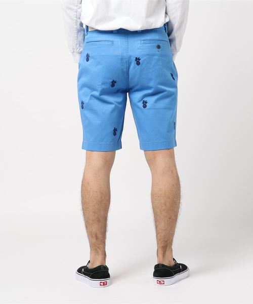 BROOKS BROTHERS(ブルックスブラザーズ)の「Red Fleece ストレッチコットンツイル パイナップル エンブロイダリー プレーンフロント 9inショーツ【Safari 6月号 掲載】(その他パンツ・メンズ・ブルー・29inch/30inch/31inch/32inch/33inch/34inch)」の2枚目の写真