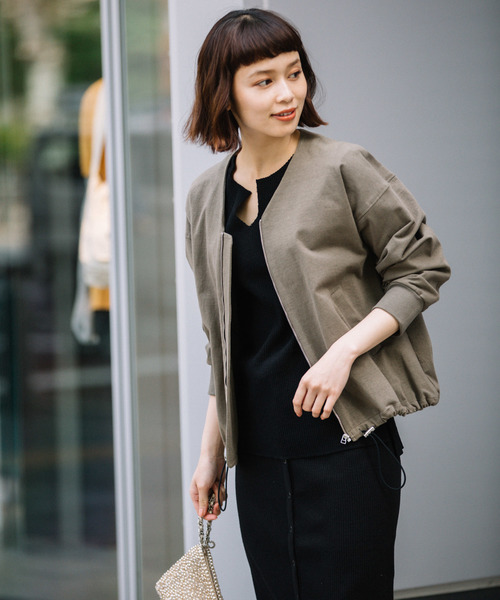 Munich（ミューニック）の「ハイテンションジャージーＶネックノーカラーブルゾン（ブルゾン・レディース・ライトグレー/ブラック/ブラウン/カーキ・S/XS）」の4枚目の写真