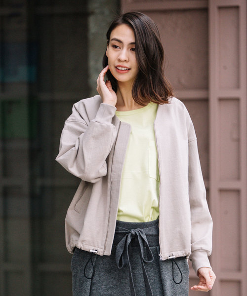 Munich（ミューニック）の「ハイテンションジャージーＶネックノーカラーブルゾン（ブルゾン・レディース・ライトグレー/ブラック/ブラウン/カーキ・S/XS）」の8枚目の写真