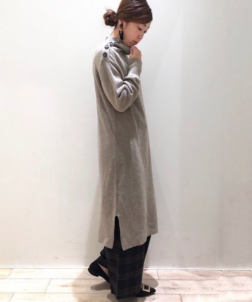 Editt by YECCA VECCA（エディットバイイェッカヴェッカ）の「・衿釦ハイネックニットワンピース（ワンピース・レディース・ベージュ/ネイビー/杢グレー・FREE）」の3枚目の写真