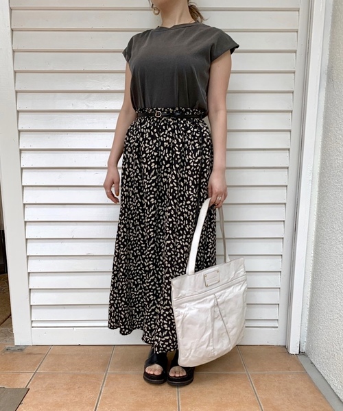 Culture Medium(カルチャーミディアム)の「20s天竺ピグメント加工ノースリTシャツ(Tシャツ/カットソー・レディース・ベージュ/キャメル/ブラック・FREE)」の2枚目の写真