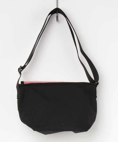 Manhattan Portage(マンハッタンポーテージ)の「Carey Casual Messenger Bag JR(メッセンジャーバッグ・メンズ・オレンジ/ブラック×イエロー/ブラック×ホワイト・SMALL)」の4枚目の写真