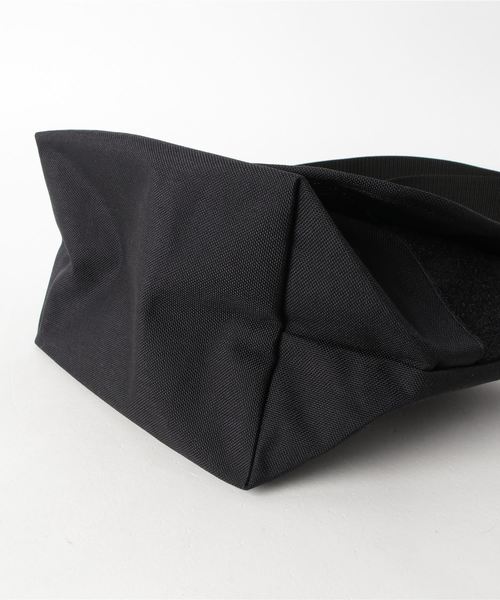 Manhattan Portage(マンハッタンポーテージ)の「Carey Casual Messenger Bag JR(メッセンジャーバッグ・メンズ・オレンジ/ブラック×イエロー/ブラック×ホワイト・SMALL)」の7枚目の写真