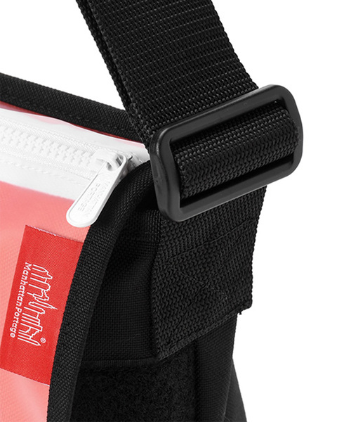 Manhattan Portage(マンハッタンポーテージ)の「Carey Casual Messenger Bag JR(メッセンジャーバッグ・メンズ・オレンジ/ブラック×イエロー/ブラック×ホワイト・SMALL)」の15枚目の写真