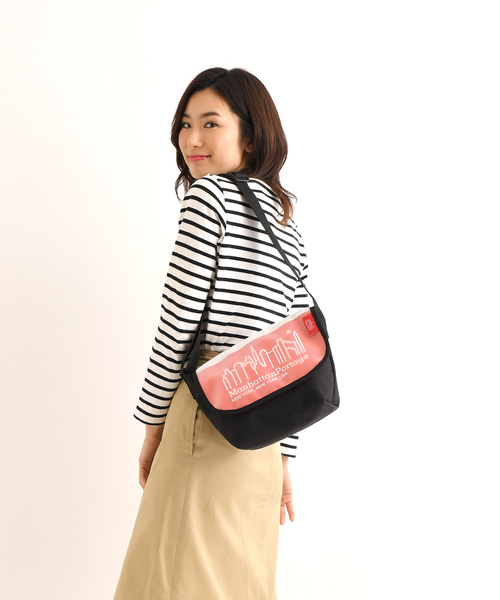 Manhattan Portage(マンハッタンポーテージ)の「Carey Casual Messenger Bag JR(メッセンジャーバッグ・メンズ・オレンジ/ブラック×イエロー/ブラック×ホワイト・SMALL)」の12枚目の写真
