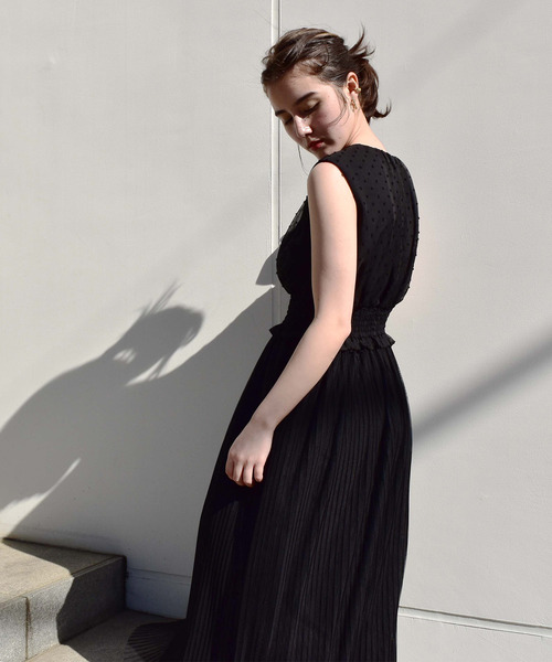 kaene（カエン）の「シャーリング×プリーツワンピース（ドレス・レディース・ブラック×ブラック・FREE）」の5枚目の写真