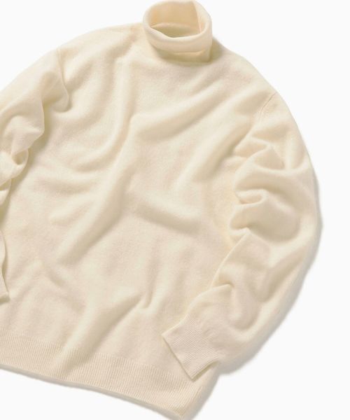 SHIPS（シップス）の「SC: ホワイトカシミヤ タートルネック ニット（ニット/セーター・メンズ・ブラック/ネイビー/オフホワイト・SMALL/MEDIUM/LARGE/X-LARGE）」の4枚目の写真