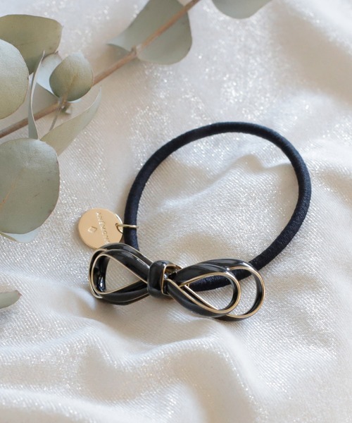 ANEMONE（アネモネ）の「シックカラーの艶めきリボンヘアゴム（ヘアゴム・レディース・グレー/ブルー/ブラウン/ブラック・FREE）」の2枚目の写真