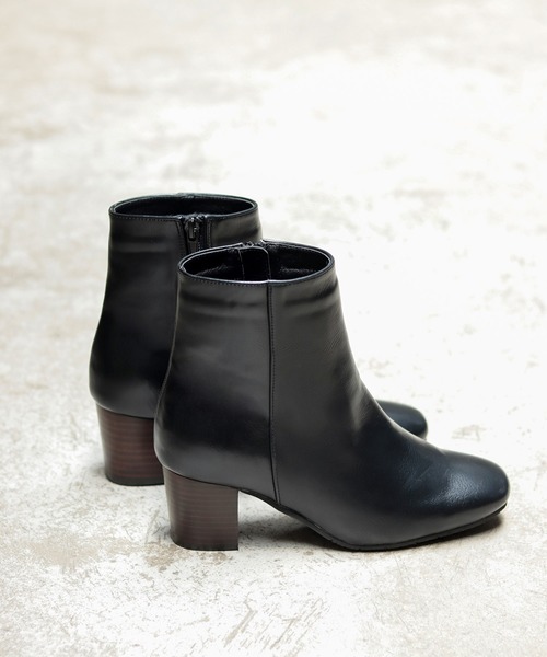 SESTO（セスト）の「ウッドヒールのスクエアトゥショートブーツ（ブーツ・レディース・ホワイト系その他/グレイッシュベージュ/アイボリー/ダークブラウン/ブラック・LL/M/L/3L/S）」の4枚目の写真