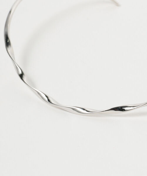 Ray BEAMS(レイビームス)の「Ray BEAMS / ツイスト ライン チョーカー(チョーカー・レディース・シルバー/ゴールド・ONE SIZE)」の3枚目の写真