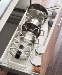 212 KITCHEN STORE(トゥワントゥキッチンストア)のシンク下伸縮鍋蓋&フライパンスタンド WH 山崎実業 <tower タワー>(キッチン収納)