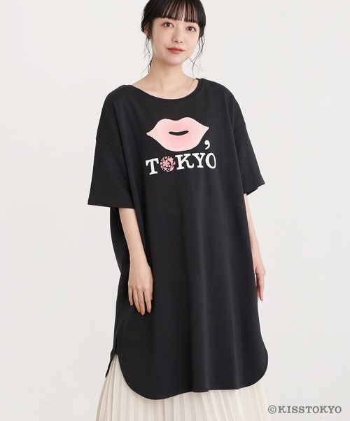 earth music&ecology（アースミュージックアンドエコロジー）の「KISS TOKYO チュニックTシャツ ＊（Tシャツ/カットソー・レディース・ホワイト/ブラック・FREE）」の2枚目の写真