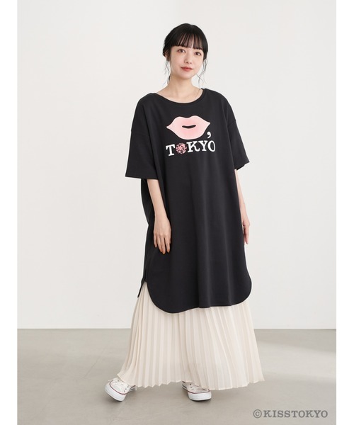 earth music&ecology（アースミュージックアンドエコロジー）の「KISS TOKYO チュニックTシャツ ＊（Tシャツ/カットソー・レディース・ホワイト/ブラック・FREE）」の3枚目の写真