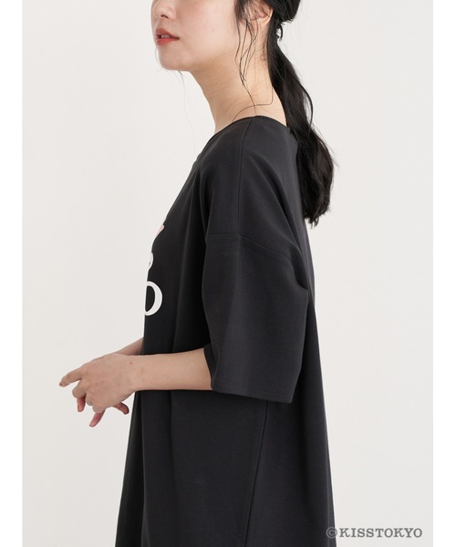 earth music&ecology（アースミュージックアンドエコロジー）の「KISS TOKYO チュニックTシャツ ＊（Tシャツ/カットソー・レディース・ホワイト/ブラック・FREE）」の11枚目の写真