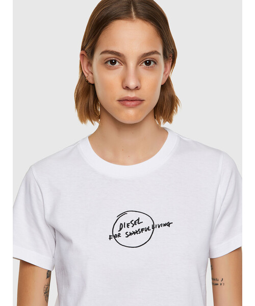 DIESEL（ディーゼル）の「レディース サステナブル Tシャツ トップス カットソ－ ミニマムフィット（Tシャツ/カットソー・レディース・ホワイト/ブラック・MEDIUM/X-SMALL/SMALL/LARGE）」の4枚目の写真