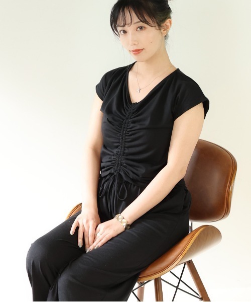 ARCANUM DESIGN（アルカナムデザイン）の「ARL ﾌﾛﾝﾄｷﾞｬｻﾞｰﾄ×ﾜｲﾄﾞﾊﾟﾝﾂ（Tシャツ/カットソー・レディース・ブラック/グレー/モカ・FREE）」の8枚目の写真