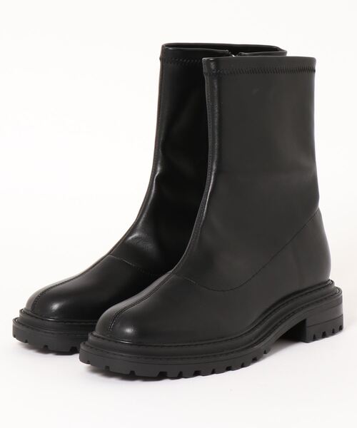 Q（キュー）の「ショートブーツ（ブーツ・レディース・ブラック/アイボリー・24.5/23.5）」の2枚目の写真